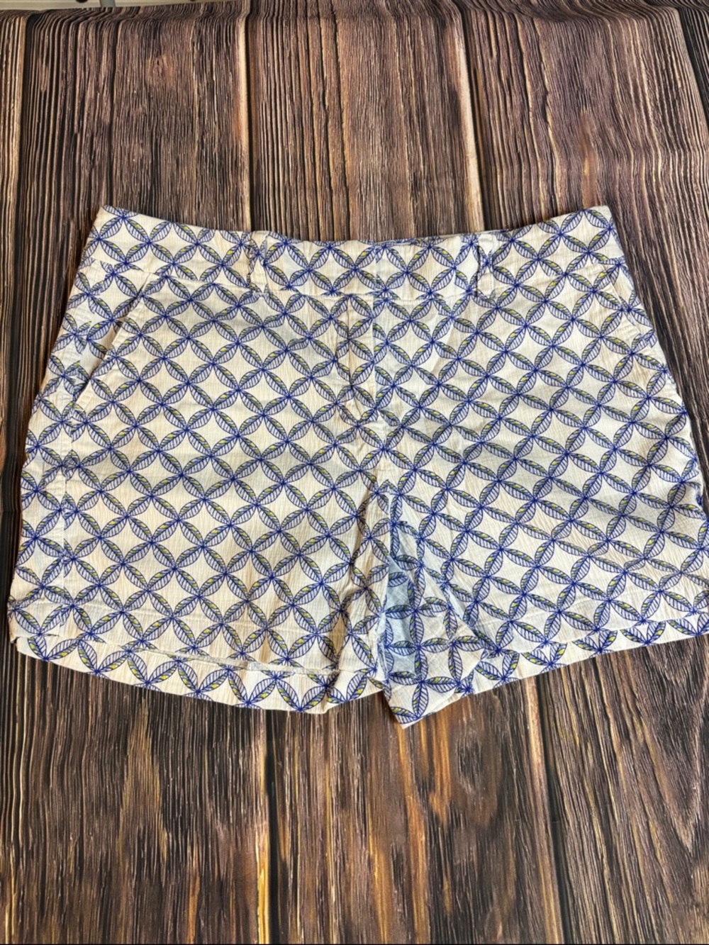 Vineyard Vines Cream and Blue Geometric Bermuda Shorts(0051)